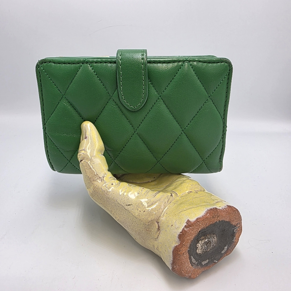 KATE SPADE Carey Medium Compact Bifold Wallet in Bright Green Quilted Leather - Picture 2 of 11